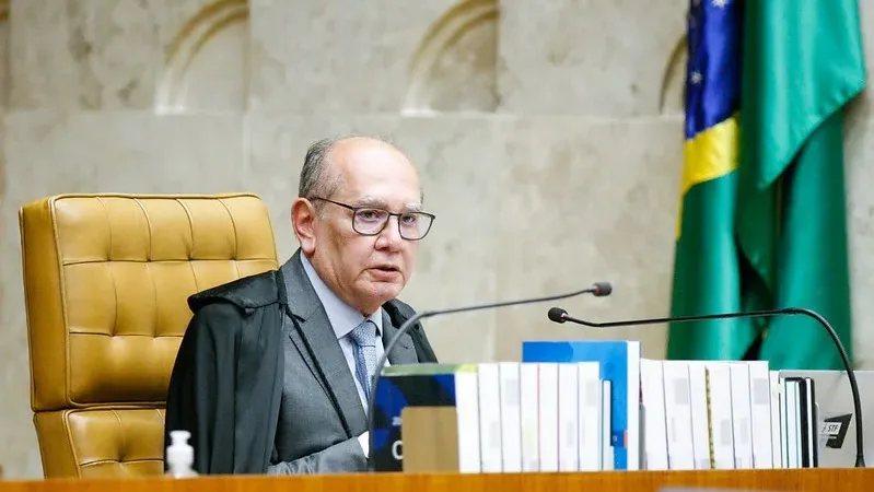 Morada FM — Ministro Gilmar Mendes. Gustavo Moreno/STF O ministro Gilmar Mendes, do Supremo Tribunal Federal (STF), determinou, nesta segunda-feira (23), que verbas de caráter indenizatório, os chamados penduricalhos, somente podem ser pagas a integrantes do Poder Judiciário e do Ministério Público quando estiverem previstas em lei aprovada pelo Congresso Nacional. 📱Baixe o app do g1 para ver notícias em tempo real e de graça 🔎 A expressão ‘penduricalho’ é utilizada para se referir a verbas indenizatórias, gratificações e auxílios que são somados ao salário de servidores públicos. Essas gratificações servem para compensar gastos relacionados ao exercício da função ou ressarcir direitos não [&hellip;]