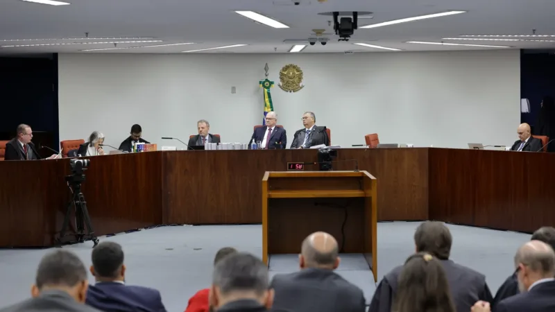 Morada FM — Única sobrevivente do atentado que assassinou a vereadora Marielle Franco e o motorista Anderson Gomes em 2018, a jornalista Fernanda Chaves disse que a responsabilização dos mandantes pelo Supremo Tribunal Federal (STF) vira uma página importante do caso, mas expõe um Rio de Janeiro “completamente ocupado pelo crime”. “O Estado brasileiro demonstrou hoje que esse [&hellip;]