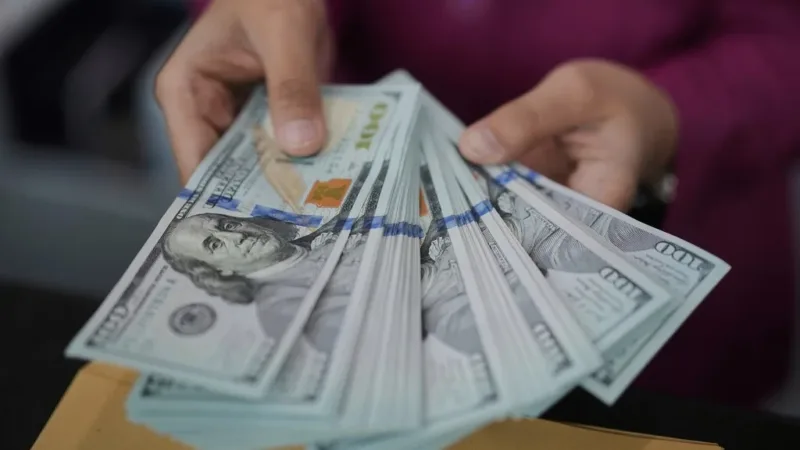 Morada FM — Entenda o que faz o preço do dólar subir ou cair O dólar iniciou a sessão desta quinta-feira (26) em alta. Por volta das 10h18, a moeda americana subia 0,14%, cotada a R$ 5,1317. Já o Ibovespa, principal índice da bolsa brasileira, abriu em alta de 0,10%, a 191.445 pontos. 📱Baixe o app do g1 [&hellip;]