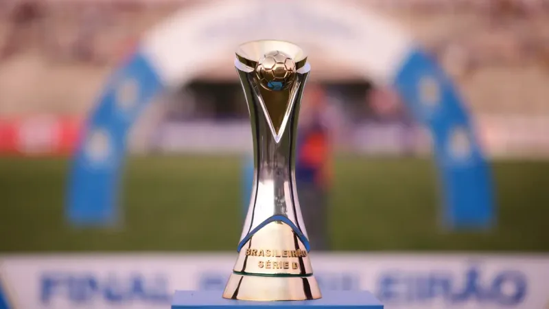 Morada FM — A Confederação Brasileira de Futebol (CBF), divulgou os grupos do Campeonato Brasileiro da Série D. Ao todo, 96 equipes disputarão a competição, sendo 5 times do estado de Goiás, são eles; Aparecidense, Abecat, Crac, Goiatuba e Inhumas. A Série D será disputada entre os dias 05 de abril e 13 de setembro. Na primeira fase, Serão 16 grupos com 6 equipes cada. Os jogos acontecerão dentro do próprio em turno e returno. Os 4 melhores de cada grupo se classificam. Confira os grupos dos times goianos Grupo A3: Aparecidense Inhumas Luverdense -MT Primavera –MT Gama- DF Brasiliense -DF Grupo A4: [&hellip;]