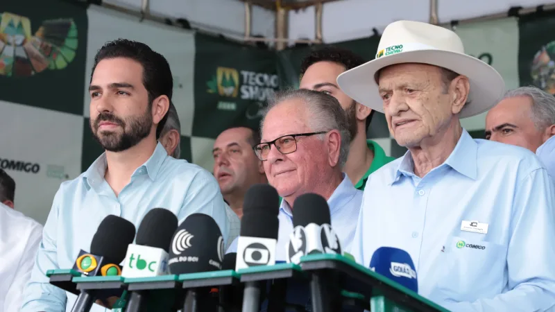 Morada FM — &nbsp; Teve início a 23ª edição da Tecnoshow COMIGO, uma das principais feiras de tecnologia rural do Brasil e consolidada vitrine estratégica para inovação, geração de negócios e difusão de conhecimento no agronegócio. O evento, que tem como tema central “O Agro Conecta”, segue até o dia 10 de abril, no Centro Tecnológico COMIGO (CTC), em Rio Verde (GO), reunindo produtores rurais, pesquisadores, empresas e especialistas de diversas regiões do país. Presente no primeiro dia do evento, durante coletiva de imprensa, o governador de Goiás, Daniel Vilela, reforçou o apoio à feira, que, segundo ele, enaltece a competência dos goianos [&hellip;]