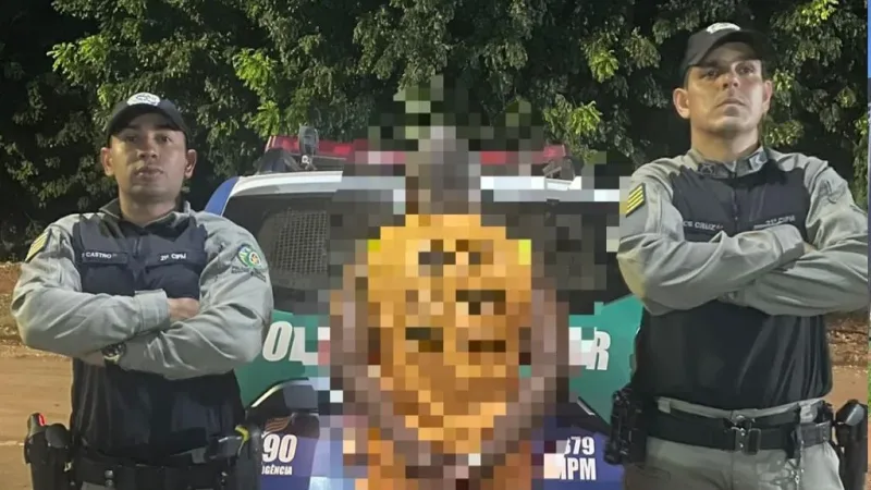 Morada FM — &nbsp; Uma equipe da Polícia Militar foi acionada pelo Conselho Tutelar de Turvelândia após a denúncia de um caso envolvendo uma adolescente. Segundo as informações repassadas, a vítima retornava da escola quando passou a ser seguida por um homem. Em determinado momento, o suspeito a abordou utilizando uma bicicleta para cercá-la e tentou beijá-la à força, além de apalpar seus seios, configurando ato libidinoso sem consentimento. A adolescente conseguiu comunicar o ocorrido à sua responsável, que procurou imediatamente o Conselho Tutelar. Ainda conforme relato, o suspeito já vinha perseguindo a vítima há algum tempo, realizando abordagens frequentes e oferecendo objetos, [&hellip;]