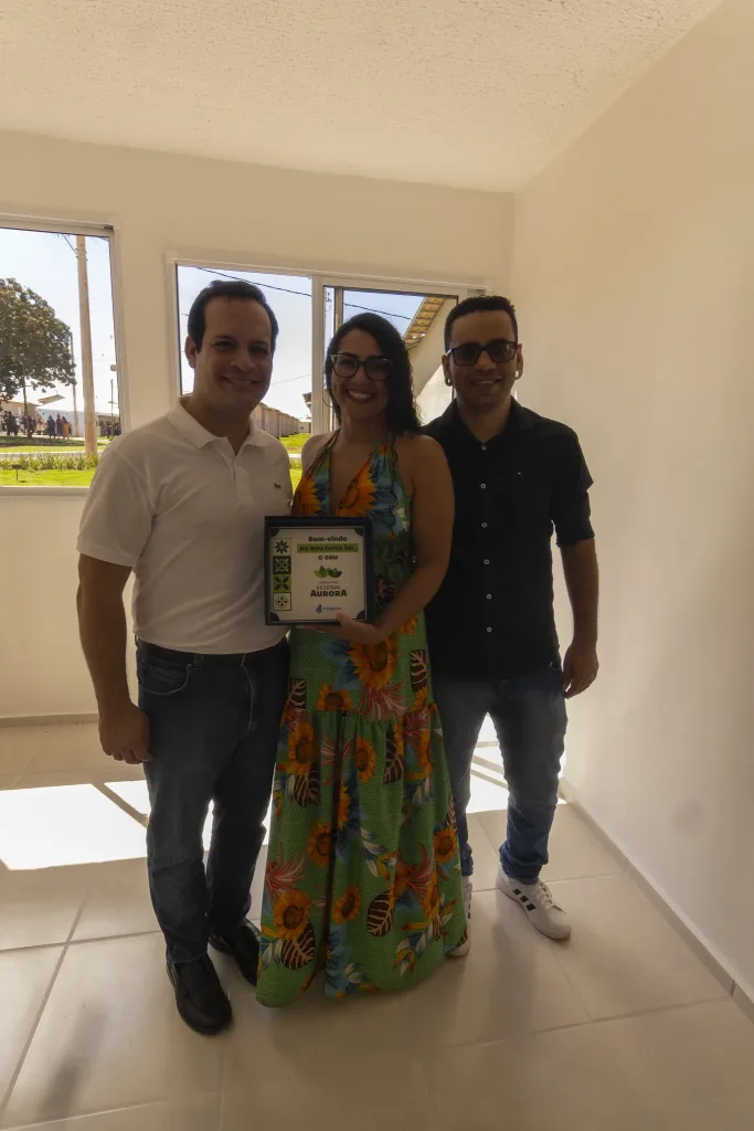 Morada FM — Jataí recebeu a entrega do condomínio horizontal Reserva Aurora, empreendimento habitacional com 711 unidades construído pela Vila Brasil Engenharia com apoio do programa estadual Pra Ter Onde Morar – Aluguel Nunca Mais. O residencial foi desenvolvido para atender à demanda habitacional da cidade, que apresenta crescimento populacional e expansão econômica nos últimos anos. Segundo dados do IBGE, Jataí possui população estimada em mais de 111 mil habitantes e registrou crescimento de 20,14% no último censo demográfico. A cidade também figura entre as maiores economias do estado. Dados do Instituto Mauro Borges apontam Jataí como a sexta maior economia de Goiás, […]