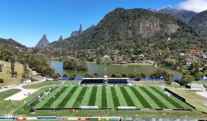 Morada FM — Os jogadores da seleção brasileira assim como toda a comissão técnica, se apresentarão nesta quarta-feira visando a disputa da do Copa do Mundo. A seleção brasileira realizará os treinamentos na Granja Comary no Rio de Janeiro. Dia 31 de maio, o Brasil realizará um amistoso contra o Panamá no Maracanã. Na sequência viajará para os Estados Unidos para a disputa da Copa do Mundo. Antes da estreia, o Brasil fará outro amistoso contra o Egito em solo americano no dia 06 de junho. A primeira partida no mundial,será no dia 13 de junho contra o Marrocos.