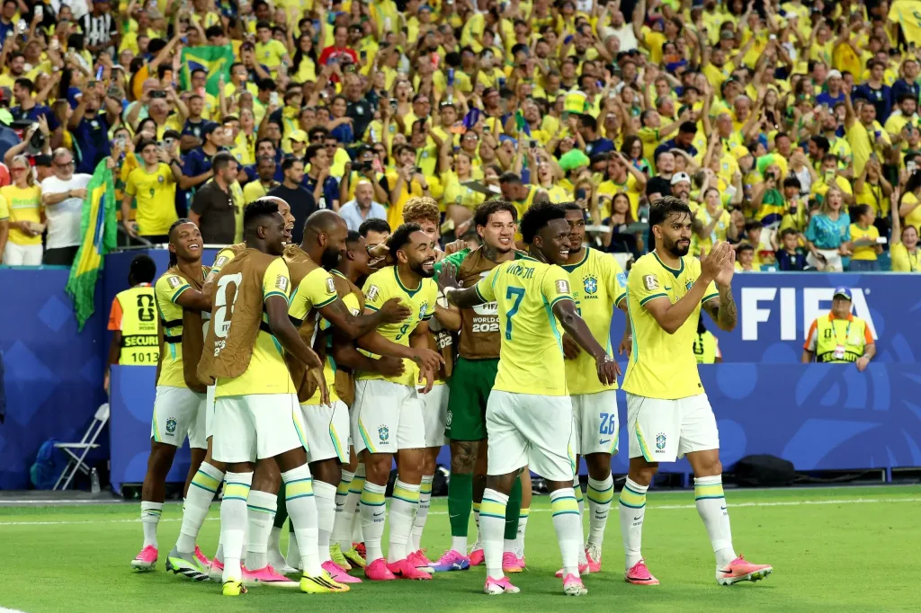 Morada FM — A Seleção Brasileira venceu a Escócia por 3×0 e se classificou em primeiro no Grupo C da Copa do Mundo. Vinicius Junior duas vezes e Matheus Cunha marcaram os gols. Na segunda fase, o Brasil vai encarar o segundo colocado do Grupo F que será Holanda, Japão ou Suécia. A partida da fase eliminatória, será na segunda-feira, 29 de junho às 14h( de Brasília).