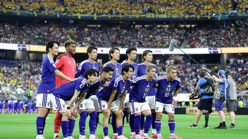 Morada FM — O Japão será o adversário do Brasil na fase de dezesseis avos da Copa do Mundo. Os japonenses se classificaram em segundo do Grupo F com 05 pontos, sendo uma vitória e dois empates. Brasil e Japão se enfrentarão na segunda-feira, dia 29, às 14h (de Brasília) no NRG Stadium em Houston. Vale lembrar que no último duelo entre as duas seleções, os japoneses venceram por 3×2 em partida amistosa. Além de Brasil e Japão, outros dois confrontos já estão definidos, o Canadá vai enfrentar a África do Sul e a Holanda terá pela frente o Marrocos. Os demais confrontos serão [&hellip;]