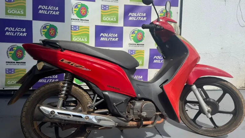Morada FM — Motocicleta Honda Biz furtada na noite anterior foi encontrada em uma área de mata após denúncia recebida pelo 190. &nbsp;
