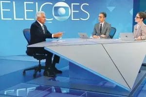 Morada FM —   Durante sabatina no Jornal Nacional, o candidato à Presidência Ronaldo Caiado defendeu o envio ao Congresso de um projeto de anistia “ampla, geral e irrestrita” para todos os envolvidos nos atos de 8 de janeiro de 2023. A proposta incluiria condenados por participação, financiamento, incitação e outras responsabilidades relacionadas à invasão e depredação das sedes dos Três Poderes. Caiado afirmou que a medida teria como objetivo encerrar a polarização política e promover a pacificação nacional. Questionado sobre o alcance da anistia, confirmou que ela abrangeria também Jair Bolsonaro, militares e autoridades condenadas pelo Supremo Tribunal Federal. O candidato comparou a […]