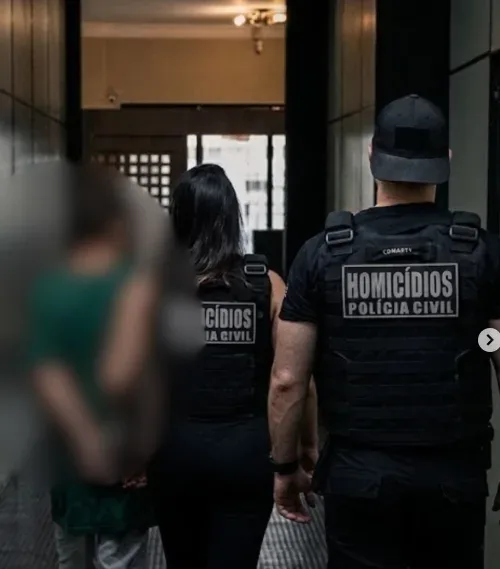 Morada FM — &nbsp; A Polícia Civil de Goiás, por meio do Grupo de Investigação de Homicídios (GIH) de Rio Verde, realizou uma operação interestadual que resultou na apreensão de um adolescente de 17 anos, pela execução de um homicídio ocorrido na madrugada de 18 de outubro de 2026, no Setor Céu Azul, em Rio Verde. A Operação contou com apoio da CPE e da Polícia Militar de Minas Gerais, além da atuação integrada entre Polícia Civil, Polícia Militar e Ministério Público. Na ocasião, FELIPE BARROS RODRIGUES DOS SANTOS, conhecido como “SADAN”, de 22 anos, foi atraído até determinado local, onde foi surpreendido por [&hellip;]
