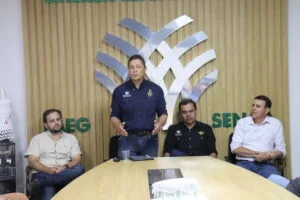 Morada FM — O Sindicato Rural de Rio Verde deu início, nesta quarta-feira (30), ao processo de transição para a nova gestão, que assume oficialmente a entidade a partir de 1º de outubro. Os novos membros tomaram posse, e estarão à frente da entidade no biênio 2026/2028, tendo Everaldo Barboza Pereira como presidente e Cleibe Maia como vice-presidente. A cerimônia foi realizada de forma restrita, na sede da instituição, reunindo diretores, colaboradores e representantes do Sistema Faeg/Senar Goiás: o vice-presidente institucional da Faeg, Ailton Vilela, e o superintendente do Senar Goiás, Dirceu Borges. Ao assumir a presidência, Everaldo destacou a diversidade profissional que compõe [&hellip;]