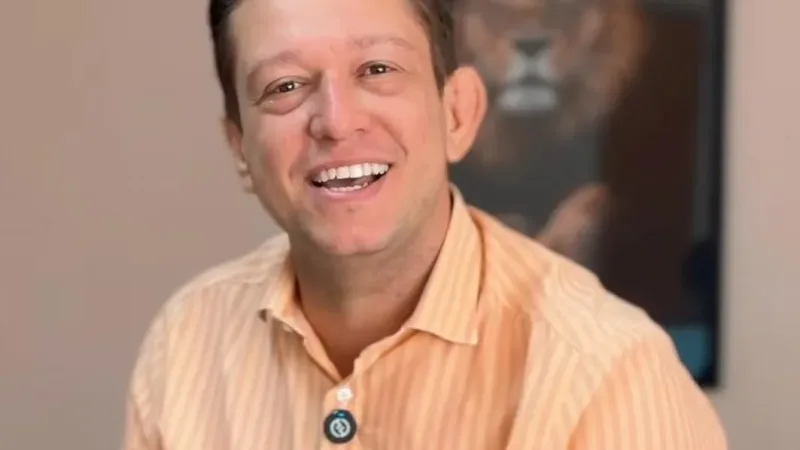 Morada FM — Em vídeo publicado nas redes sociais, um empresário de Rio Verde critica as promessas feitas pelo presidente Lula para o segundo turno das eleições. Entre os pontos citados estão o perdão de dívidas de MEIs e a escala de trabalho 5×2. O empresário questiona a viabilidade das propostas, argumentando que algumas dependem da aprovação do Congresso Nacional e de recursos públicos. Ao final, defende mudanças na condução do país.