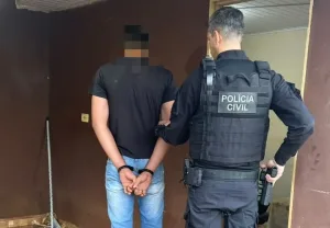 Morada FM —   A Polícia Civil de Goiás deflagrou nesta terça-feira (6) a Operação Argos Infantis, que investiga crimes relacionados ao armazenamento e compartilhamento de material de abuso sexual infantojuvenil. A ação é realizada pela Delegacia Estadual de Repressão a Crimes Cibernéticos (DERCC). Ao todo, são cumpridos seis mandados judiciais de busca e apreensão em Goiânia e Joviânia. As medidas têm como alvo pessoas investigadas por possível envolvimento no armazenamento e compartilhamento desse tipo de material. A partir do cumprimento das medidas judiciais, a Polícia Civil busca reunir elementos que possam contribuir para o andamento da apuração. As duas cidades concentram os seis […]