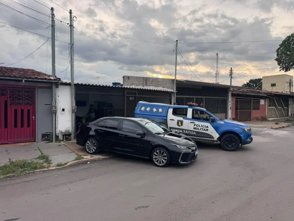 Morada FM — O Ministério Público de Goiás (MPGO) realizou, nesta terça-feira (27), a Operação Luz e Sombra, que apura denúncias de crimes sexuais supostamente praticados por um ex-líder espiritual da Comunidade Espírita Eurípedes Barsanulfo, localizada no Jardim Guanabara II, em Goiânia. Durante a operação, foram cumpridos quatro mandados de busca e apreensão em endereços ligados ao investigado, incluindo a sede da entidade religiosa. A ação faz parte de uma investigação sobre as denúncias apresentadas ao Ministério Público. A identidade do investigado não foi divulgada até o momento. Além das buscas e apreensões, a Justiça determinou a quebra do sigilo de dados telemáticos relacionados [&hellip;]