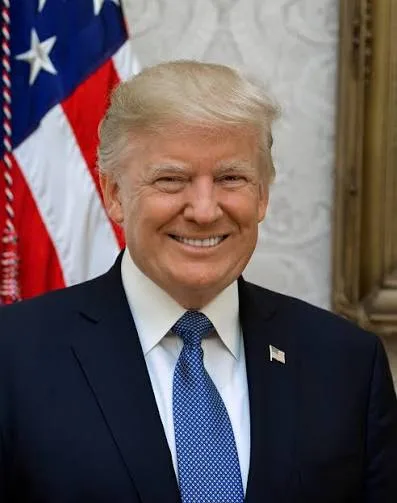Morada FM — &nbsp; O presidente dos Estados Unidos, Donald Trump, afirmou que está monitorando as eleições no Brasil, mas evitou comentar diretamente a disputa entre o senador Flávio Bolsonaro (PL) e o presidente Luiz Inácio Lula da Silva (PT). Questionado se acompanha a votação e se apoia algum dos dois políticos, Trump respondeu: “Não quero entrar nesse assunto, mas estamos monitorando”. Antes do primeiro turno, o presidente americano já havia comentado publicamente sobre o processo eleitoral brasileiro. Na ocasião, ele afirmou que a eleição era importante para o país e destacou a relação com a população brasileira. “O Brasil é um país muito [&hellip;]