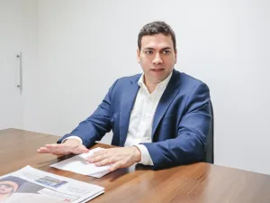 Morada FM — O governo de Goiás confirmou, na terça-feira (27), José Frederico Lyra Netto como novo titular da Secretaria de Estado da Educação (Seduc). Ele substituirá Fátima Gavioli, que aceitou o convite para assumir a mesma área no Paraná, no futuro governo de Sérgio Moro. Atualmente, José Frederico está à frente da Secretaria de Estado de Ciência, Tecnologia e Inovação (Secti), cargo que ocupa desde março de 2023. A mudança ocorre após a confirmação de Fátima Gavioli para a equipe do governo paranaense, o que levou à definição de seu sucessor em Goiás. José Frederico Lyra Netto é formado em Engenharia Mecatrônica pela Universidade […]