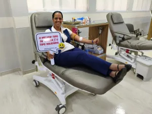 Morada FM —   Os novos critérios para doação de sangue previstos na Portaria GM/MS nº 11.685 já estão em vigor. As regras reduzem prazos de inaptidão e ampliam o grupo de possíveis doadores, mantendo a triagem clínica, a entrevista individual e os exames laboratoriais obrigatórios. Entre as principais mudanças estão: • Tatuagem, maquiagem definitiva, botox e piercing, exceto oral e genital: prazo de espera reduzido de 12 para quatro meses. • Piercing oral ou genital: doação permitida quatro meses após a retirada. • Endoscopia e colonoscopia: espera reduzida de seis para quatro meses. • Cirurgia bariátrica: prazo reduzido de 12 para seis meses. […]